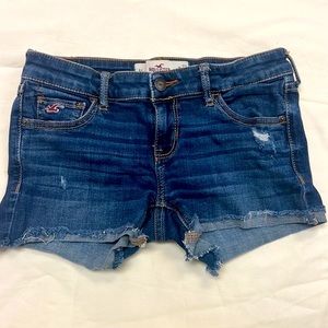 HOLLISTER Distressed Jean Shorts SO CUTE Size 27
